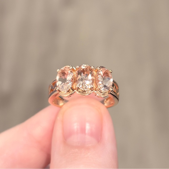 Vintage Filigree Morganite Three Stone Ring: 14K Rose Gold, Size 7.25 - Picture 3 of 12